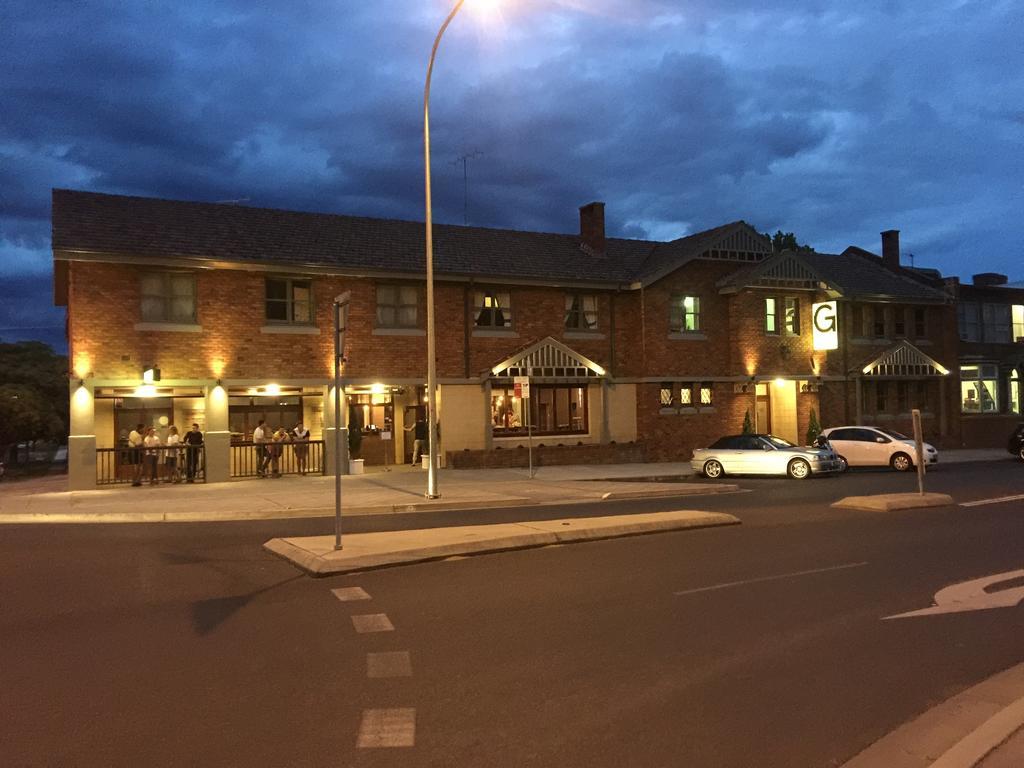 The George Hotel Батерст Экстерьер фото